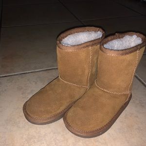 Toddlers Size 9 Koolaburra By Ugg short boots